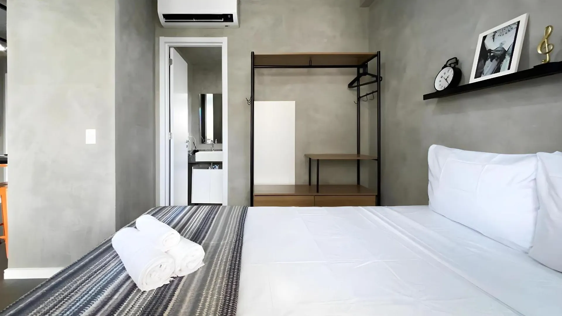 Studio Amplo Com A/C E Piscina No Terraco Sao Paulo Brazil