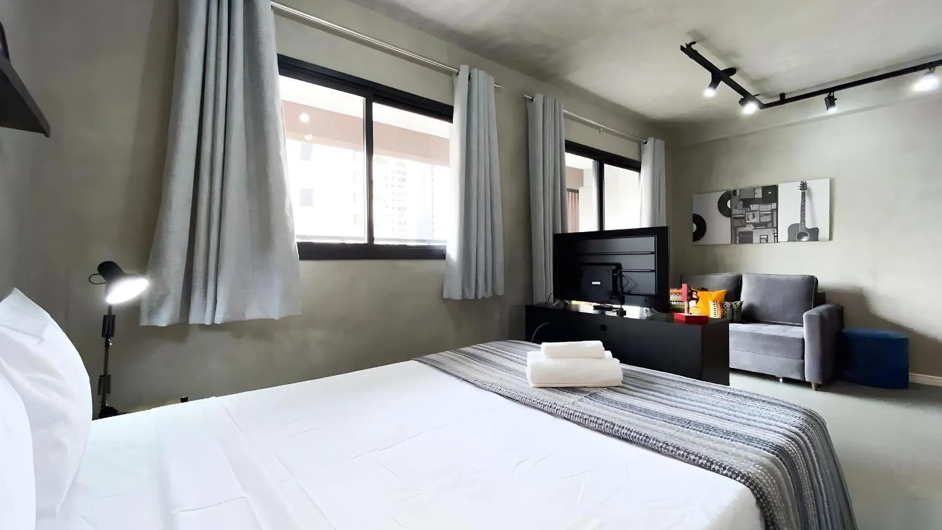 Studio Amplo Com A/C E Piscina No Terraco Sao Paulo Brazil
