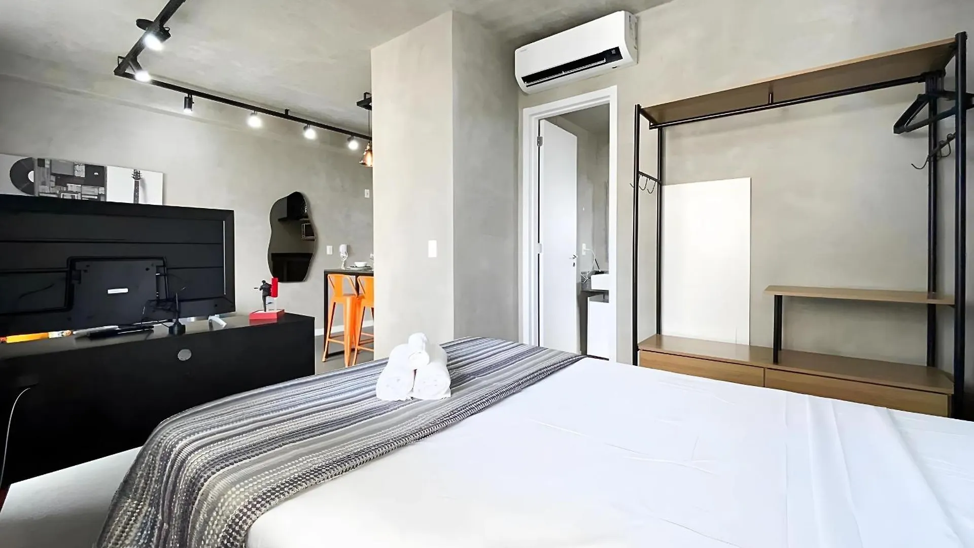 Studio Amplo Com A/C E Piscina No Terraco Sao Paulo